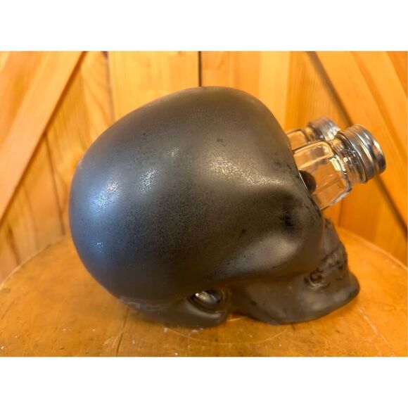 Skull Eyes Stoneware Salt and Pepper Set New In Box (8943) - Picture 5 of 8